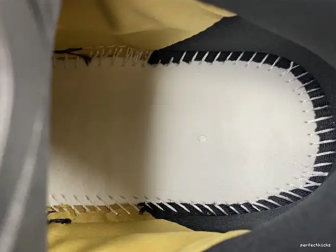 Boost 700 'Honey MNVN Yeezy GZ0717 Flux' 0626
